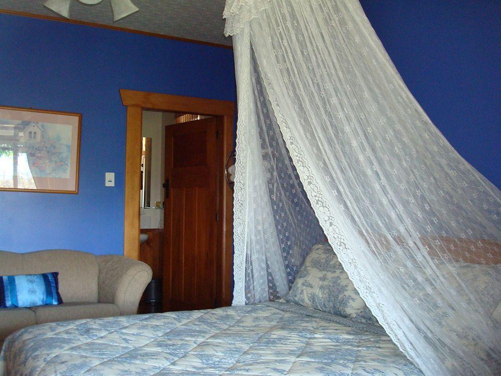 Olde Mill House B&B & Bike2Wine Cycle Hire Renwick Екстериор снимка