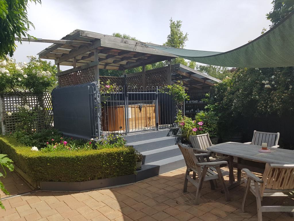 Olde Mill House B&B & Bike2Wine Cycle Hire Renwick Екстериор снимка