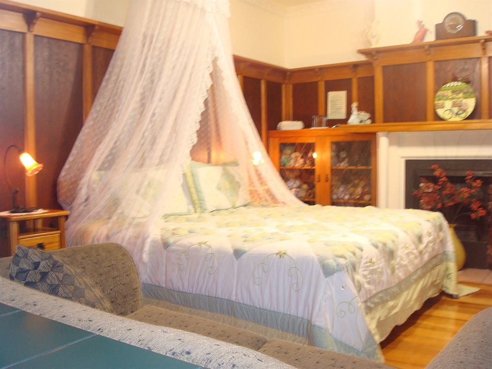 Olde Mill House B&B & Bike2Wine Cycle Hire Renwick Екстериор снимка