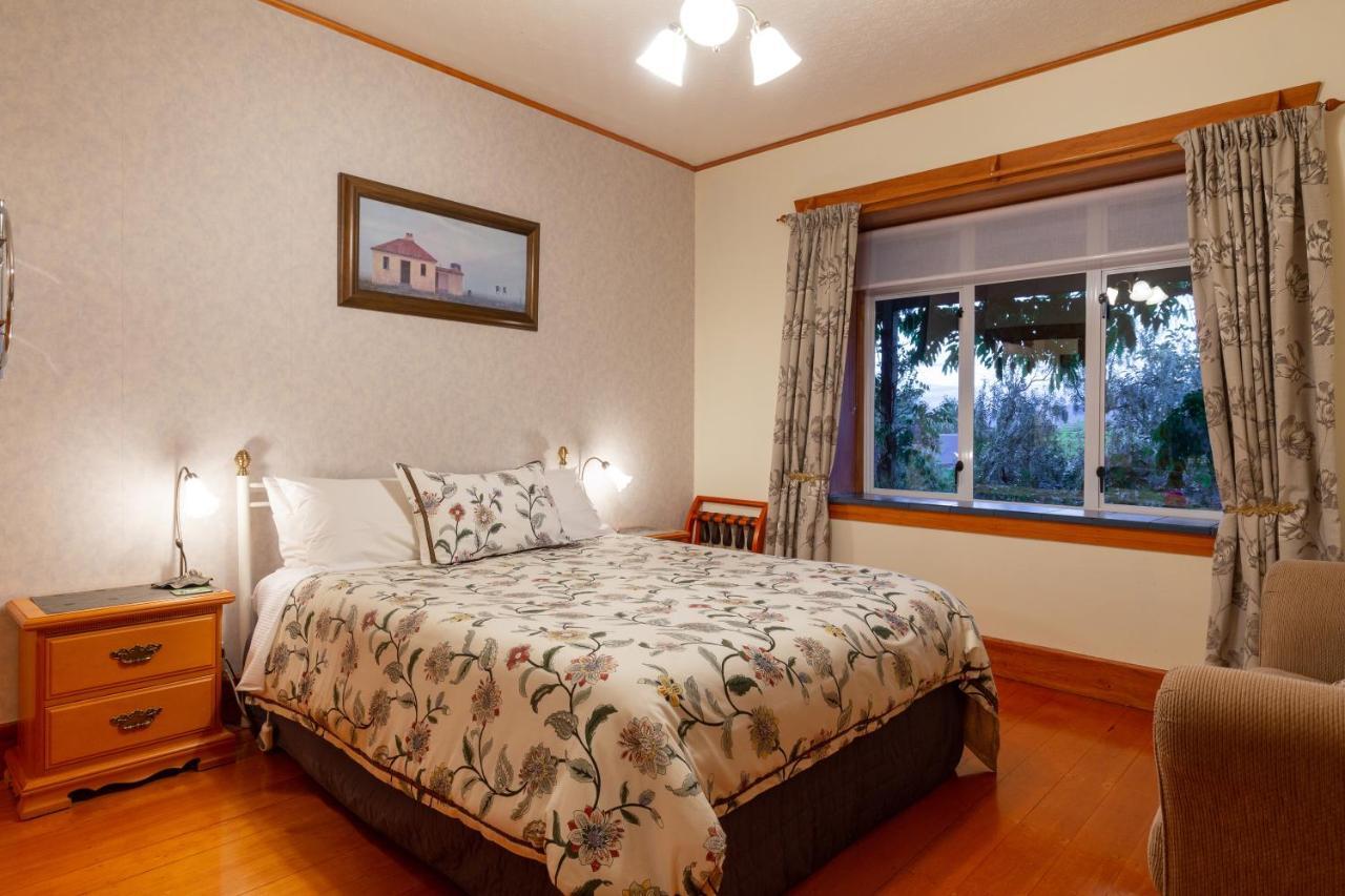 Olde Mill House B&B & Bike2Wine Cycle Hire Renwick Екстериор снимка